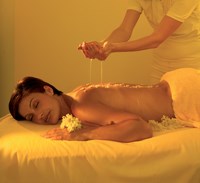 Bio- und Wellnesshotel Alpenblick Massagen im Detail Aromaölmassage
