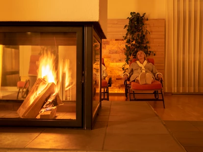 Wellnessurlaub - Seminarraum - Schallstadt - Ruheraum mit Kamin - Bio- und Wellnesshotel Alpenblick