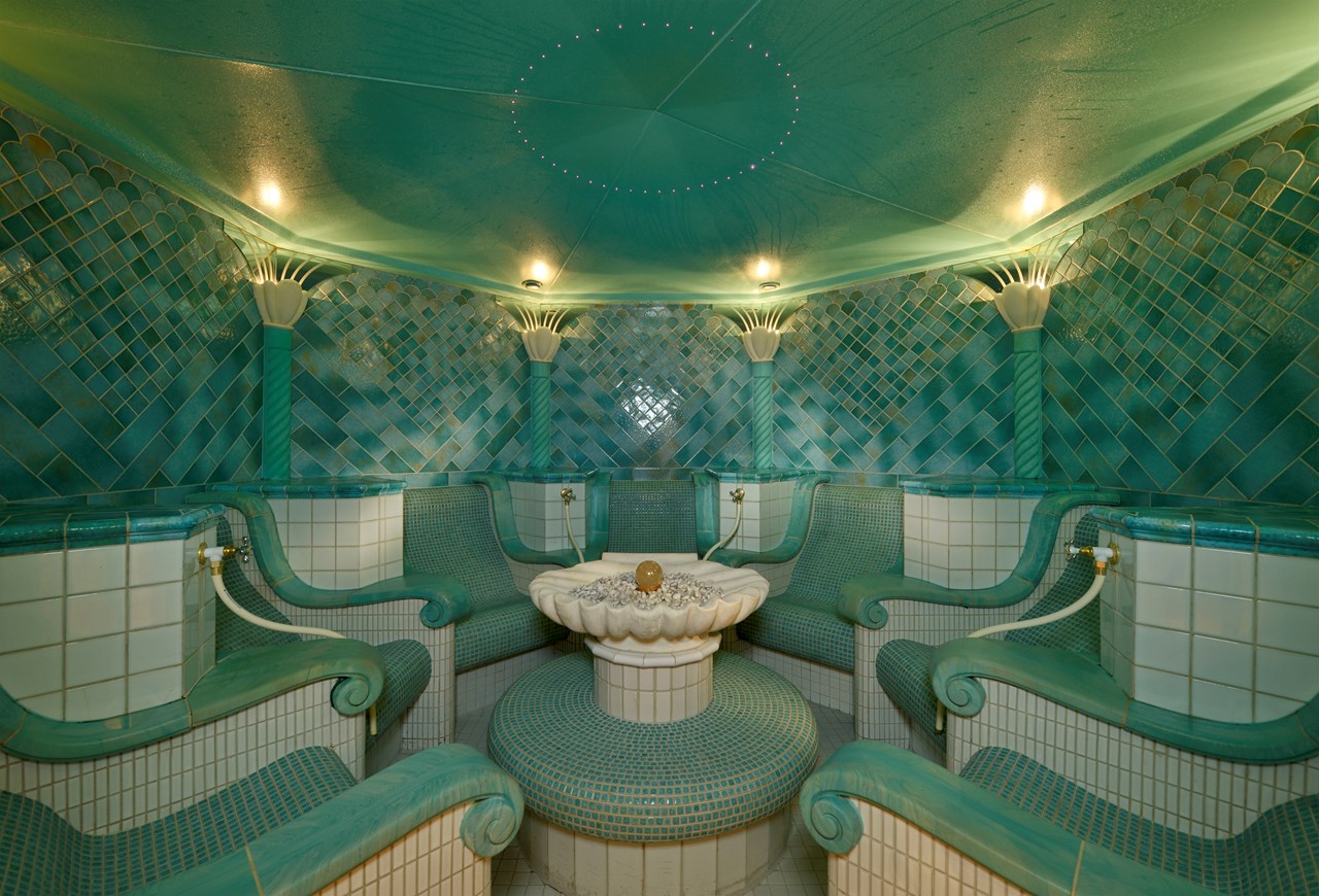 Hotel Engel Obertal - Wellness und Genuss Resort Saunen und Bäder im Detail Solegrotte 50°C 