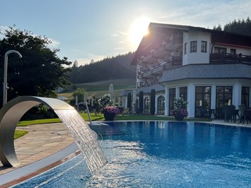 Hotel Engel Obertal - Wellness und Genuss Resort Saunen und Bäder im Detail Salzwasserpool