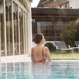 Wellnesshotel: Außenpool mit Salzgehalt - Hotel Engel Obertal - Wellness und Genuss Resort