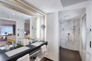 Wellnesshotel: Badezimmer - Erfurth´s Bergfried Ferien & Wellnesshotel