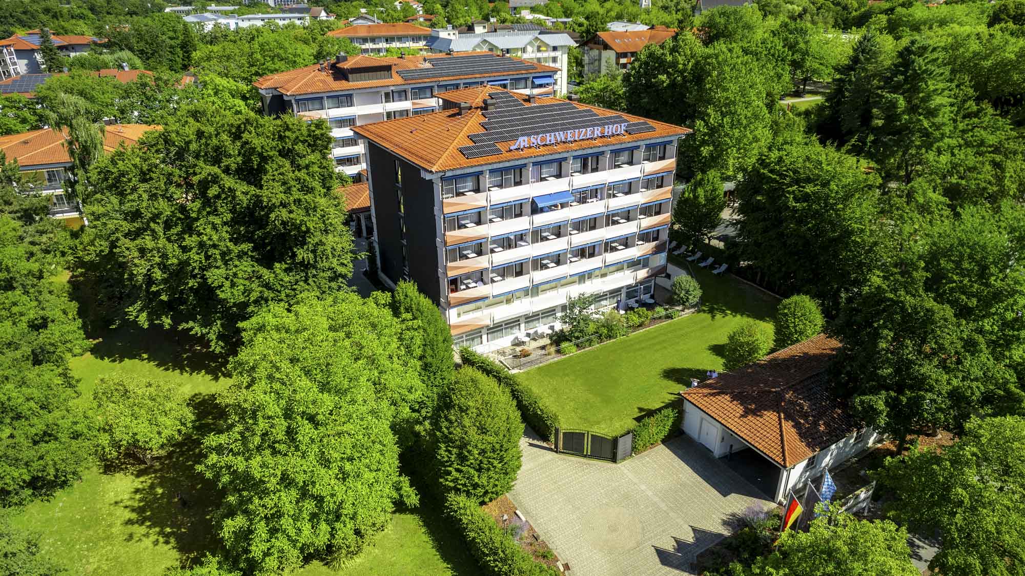 Wellnesshotel: Außenansicht Hotel - Hotel Schweizer Hof Betriebs-GmbH