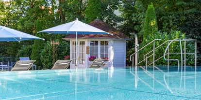 Wellnessurlaub - Schwanenstadt - Thermal-Außenpool (saisonabhängig geöffnet) - Hotel Schweizer Hof Betriebs-GmbH