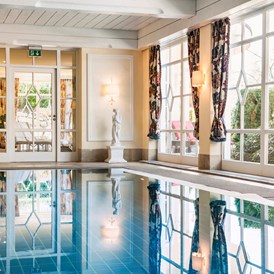 Wellnesshotel: Schwimmbad im Wellnessbereich 'Sano e Salvo' - Relais & Châteaux Hotel Schwarzmatt