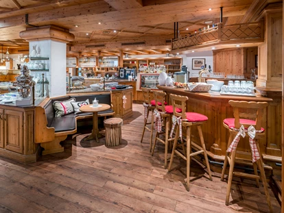 Wellnessurlaub - Hot Stone - Weisweil - Restaurant mit Bar - Naturparkhotel Adler