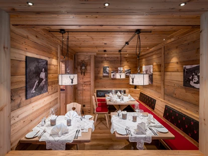 Wellnessurlaub - Hot Stone - Weisweil - Restaurant, Stube - Naturparkhotel Adler