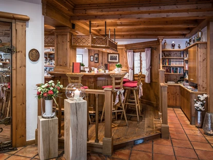 Wellnessurlaub - Hot Stone - Weisweil - Naturparkhotel Adler Restaurant, Bar - Naturparkhotel Adler