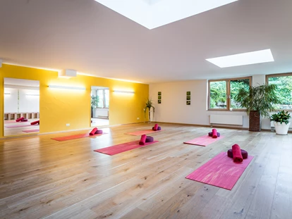 Wellnessurlaub - Hot Stone - Weisweil - Naturparkhotel Adler, Yoga Raum - Naturparkhotel Adler