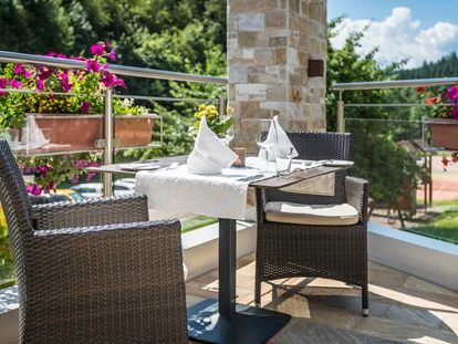 Wellnessurlaub - Hot Stone - Weisweil - Terrasse - Naturparkhotel Adler