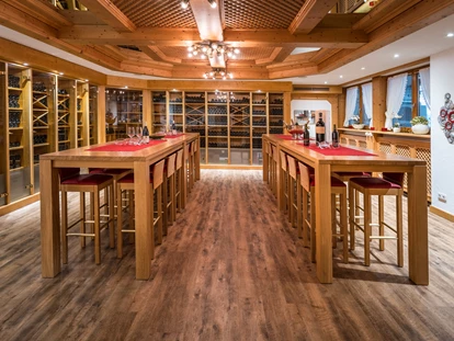 Wellnessurlaub - Hot Stone - Weisweil - Vinothek - Naturparkhotel Adler