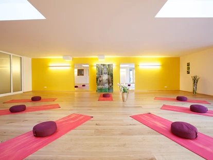 Wellnessurlaub - Hot Stone - Weisweil - Yoga Raum - Naturparkhotel Adler