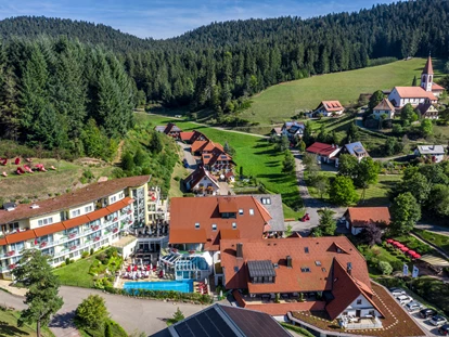 Wellnessurlaub - Hot Stone - Weisweil - Naturparkhotel Adler Außenansicht - Naturparkhotel Adler