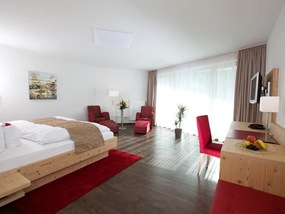 Wellnessurlaub - Hot Stone - Weisweil - Junior Suite im Adlerhorst - Naturparkhotel Adler