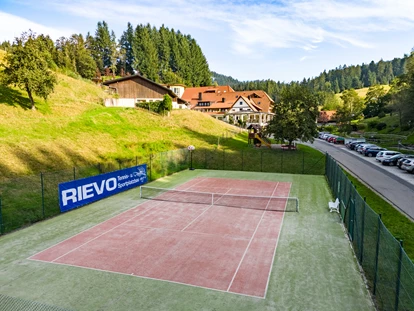 Wellnessurlaub - Hot Stone - Weisweil - Tennisplatz am Naturparkhotel Adler - Naturparkhotel Adler