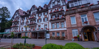 Wellnessurlaub - Hotel-Schwerpunkt: Wellness & Beauty - Hildrizhausen - Fassade - Wellnesshotel Palmenwald