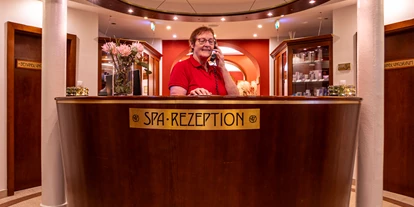 Wellnessurlaub - Hotel-Schwerpunkt: Wellness & Beauty - Hildrizhausen - Spa Empfang - Wellnesshotel Palmenwald