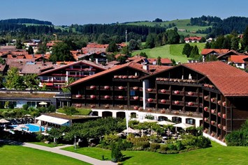 Wellnesshotel: Außenansicht (Luft)  - Lindner Parkhotel & Spa Oberstaufen