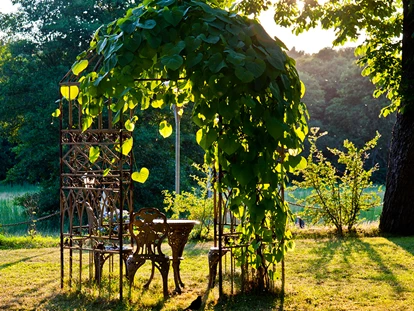 Wellnessurlaub - Hotel-Schwerpunkt: Wellness & Kulinarik - Zechin - Romantikgarten - The Lakeside Burghotel zu Strausberg