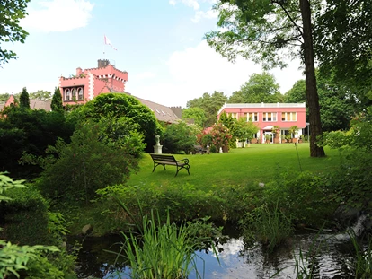Wellnessurlaub - Hotel-Schwerpunkt: Wellness & Kulinarik - Zechin - Außenanlage - The Lakeside Burghotel zu Strausberg