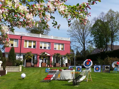 Wellnessurlaub - Hotel-Schwerpunkt: Wellness & Kulinarik - Zechin - Bogenschießen mit Pfeilflug - The Lakeside Burghotel zu Strausberg