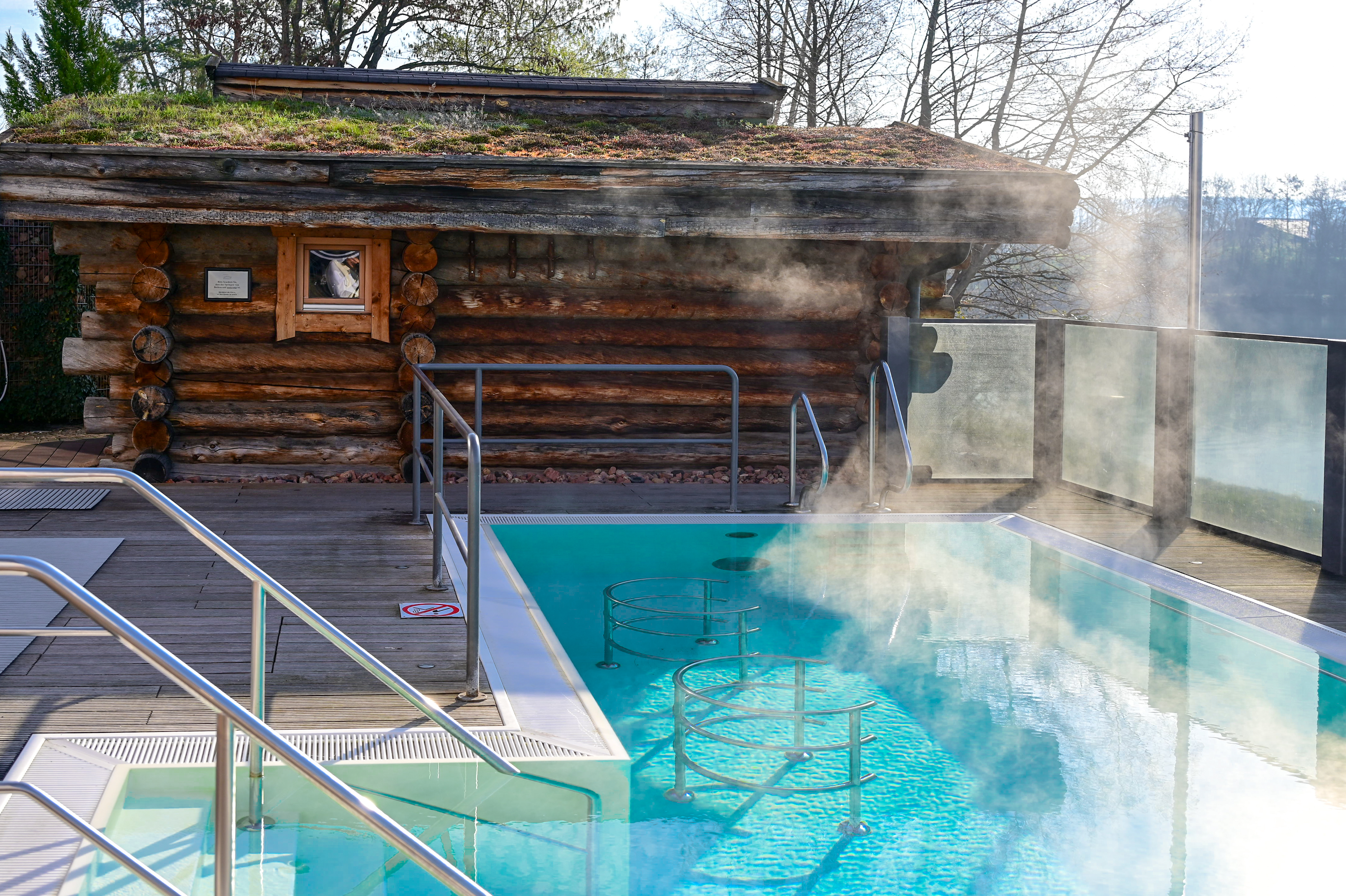 Wellnessurlaub - Whirlpool - Gelnhausen - Außenpool - Seehotel Niedernberg - Das Dorf am See