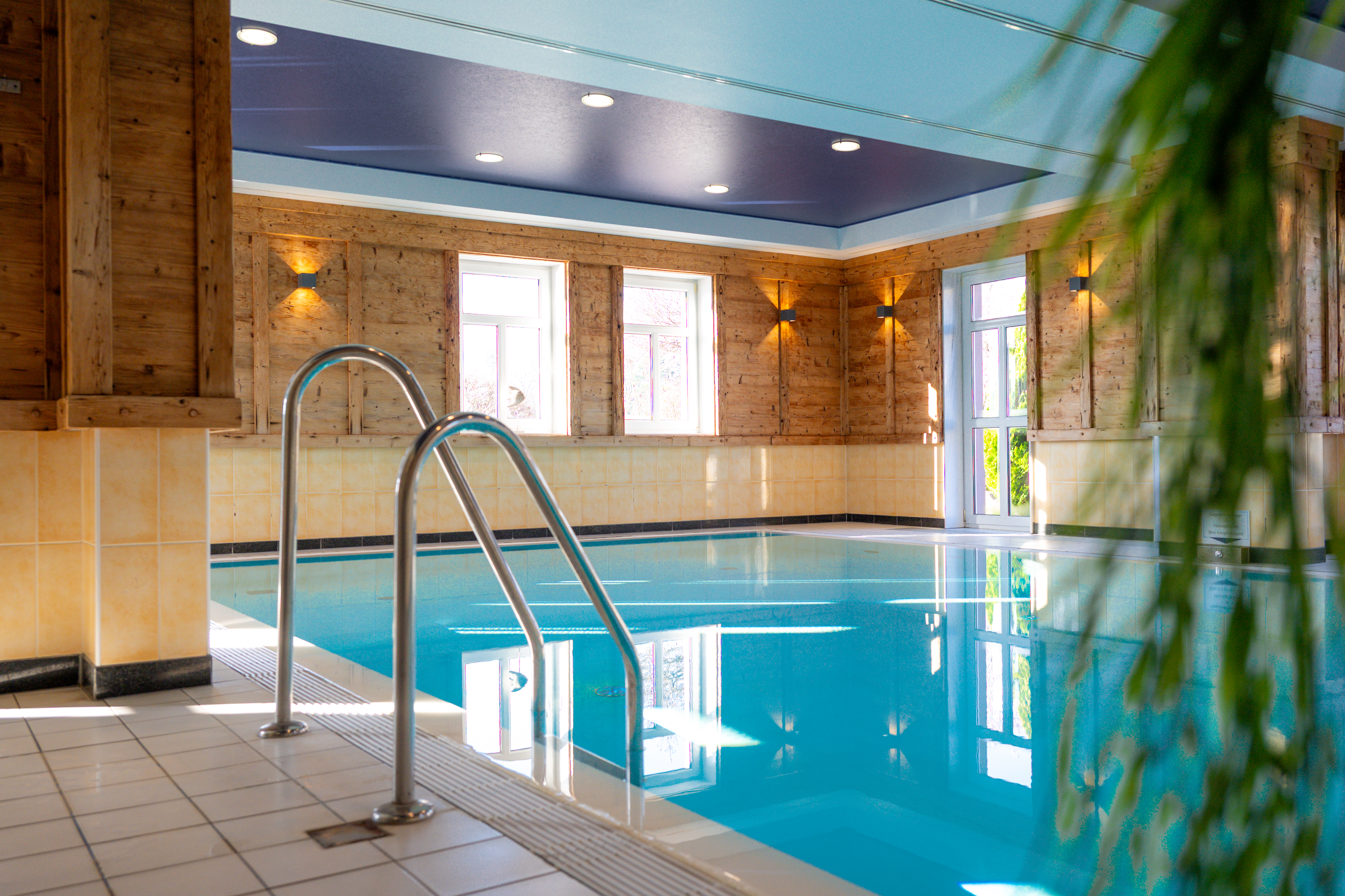 Wellnessurlaub - Whirlpool - Gelnhausen - Innenpool - Seehotel Niedernberg - Das Dorf am See