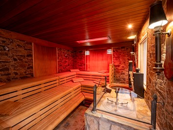 Wellnesshotel Seeschlösschen Saunen und Bäder im Detail Steinbad
