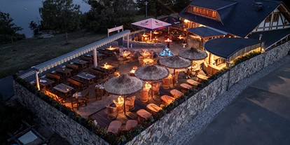 Wellnessurlaub - WLAN - Brandenburg - unsere urige Lutki Hütte mit Restaurant & Biergarten, 50 Meter vom Hotel entfernt  - Wellnesshotel Seeschlösschen