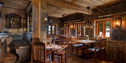 Wellnessurlaub - WLAN - Brandenburg - Gastraum urige Lutki Hütte - Wellnesshotel Seeschlösschen