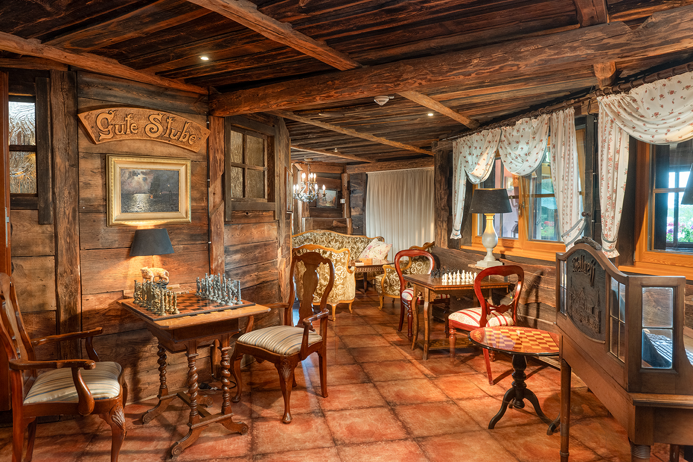 Wellnesshotel: Spielezimmer Gute Stube mit antiken Spieltischen - Wellnesshotel Seeschlösschen - Hotel | Umgebung, Sauna | Spa