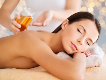 CESTA GRAND Aktivhotel & Spa Massagen im Detail Aromaölmassage
