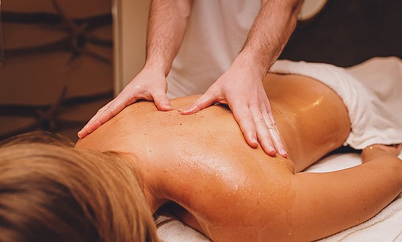 ALL INCLUSIVE Hotel DIE SONNE****s Massagen im Detail RÜCKEN POWER