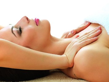 Hotel Die Sonne Massagen im Detail Süße Harmonie – Honig-Rückenmassage