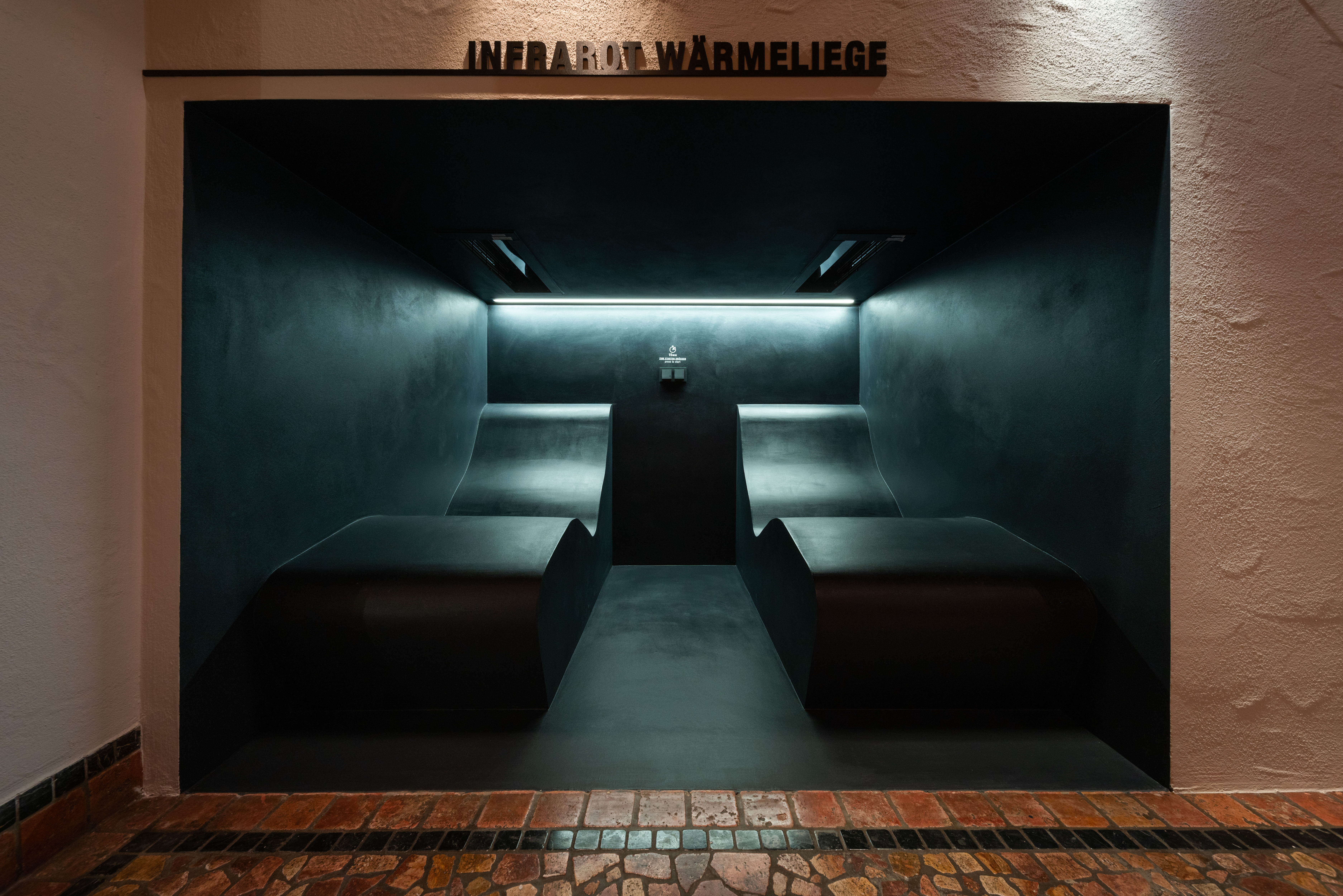 Hotel Gassner****Superior Saunen und Bäder im Detail Infrarot-Wärmeliegen