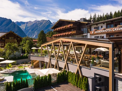 Wellnessurlaub - Maurach - Wander- und Wellnesshotel Gassner 4* Superior im Sommer mit Bergpanorama - Hotel Gassner****Superior