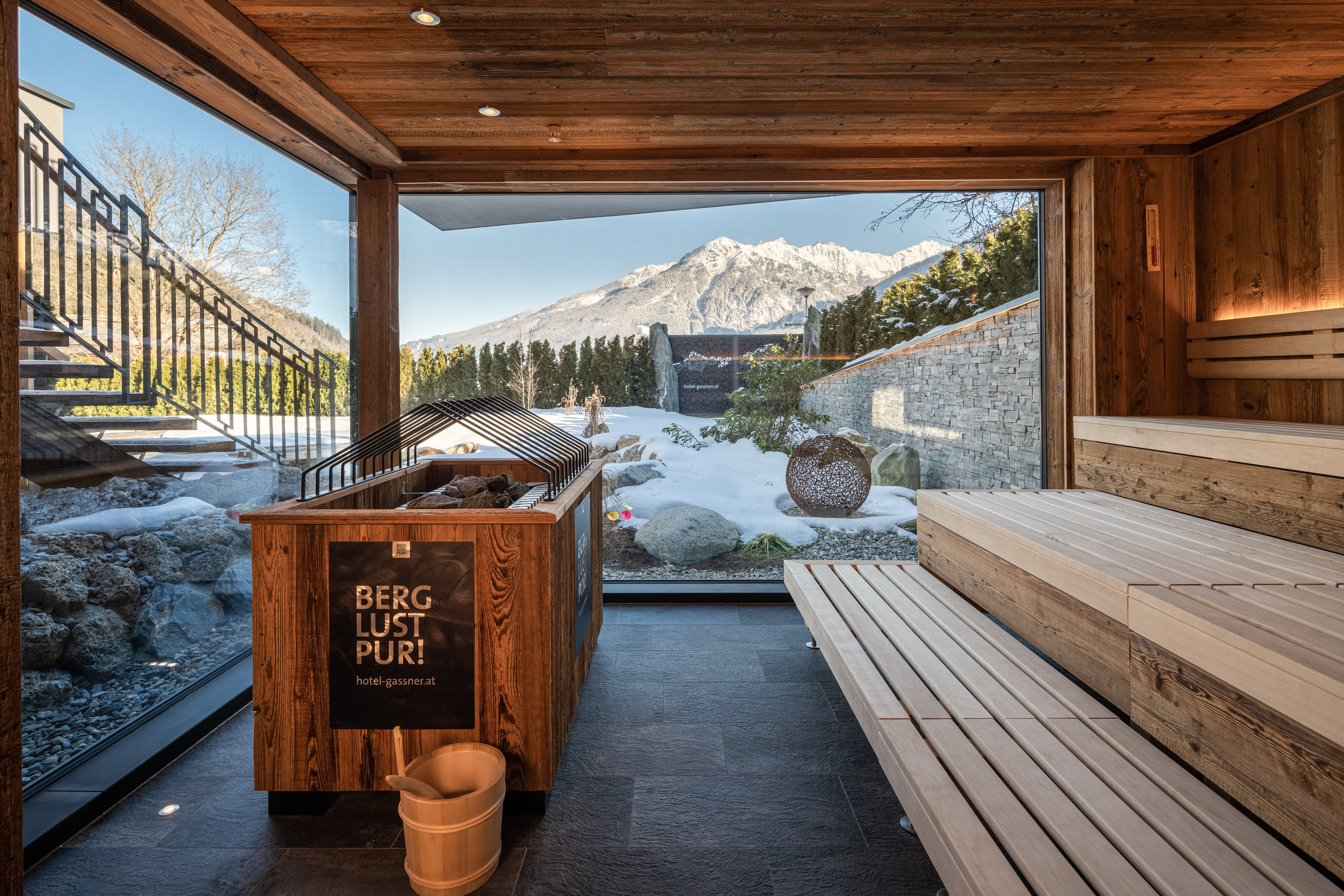 Wellnesshotel: Panoramasauna im 1.200 m² großen Crystal- & GartenSPA - Hotel Gassner****Superior