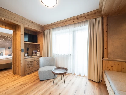 Wellnessurlaub - Maurach - Wohnraum im Wander- und Wellnesshotel Gassner 4* Superior - Beispielbild - Hotel Gassner****Superior
