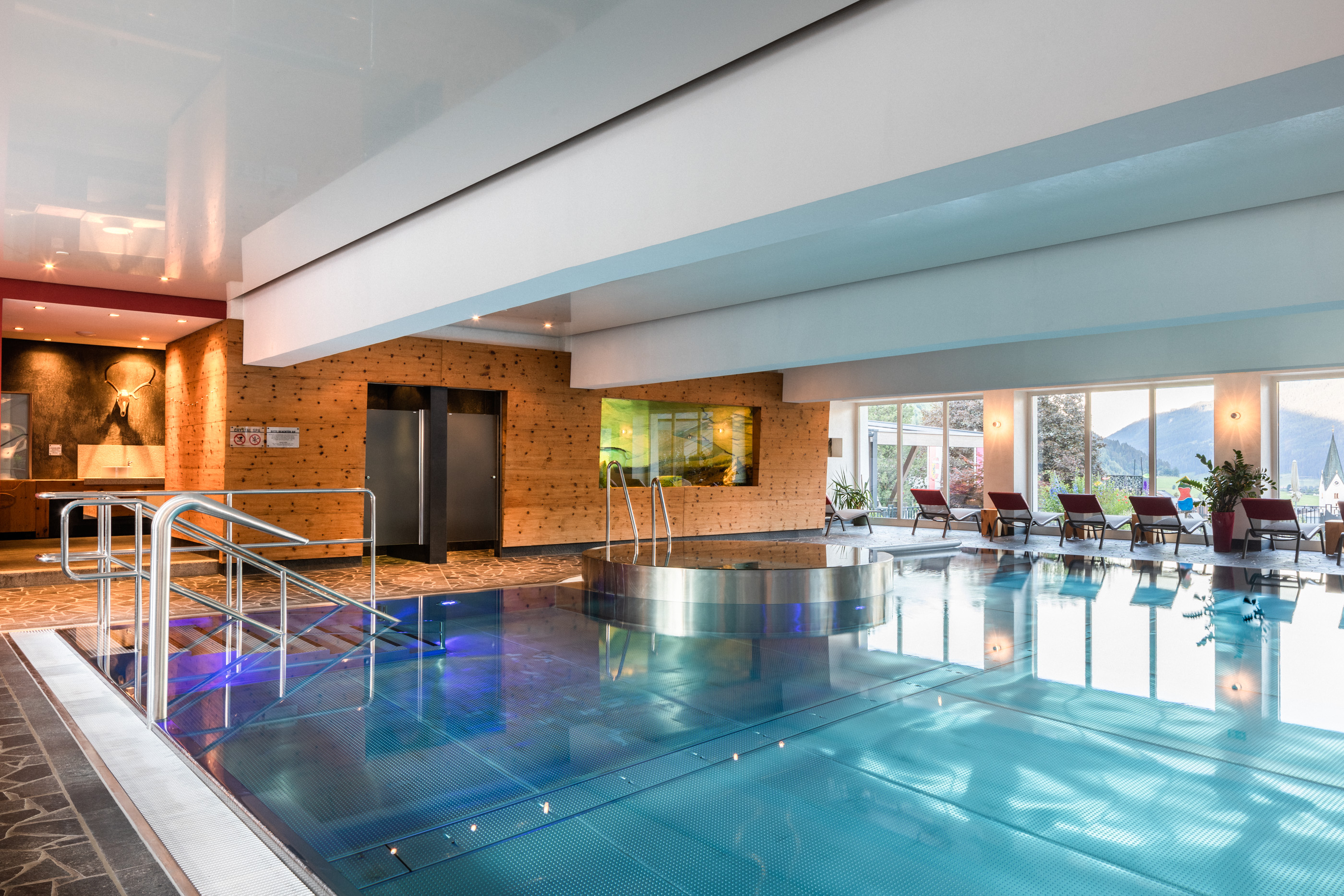 Wellnesshotel: Farblichthallenbad im 1.200 m² großen Crystal- & GartenSPA - Hotel Gassner****Superior