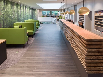 Wellnessurlaub - Bettgrößen: Twin Bett - Rezeption & Stadtwaldlounge - Hotel Munte am Stadtwald - MUNTE - Wellnesshotel am Stadtwald