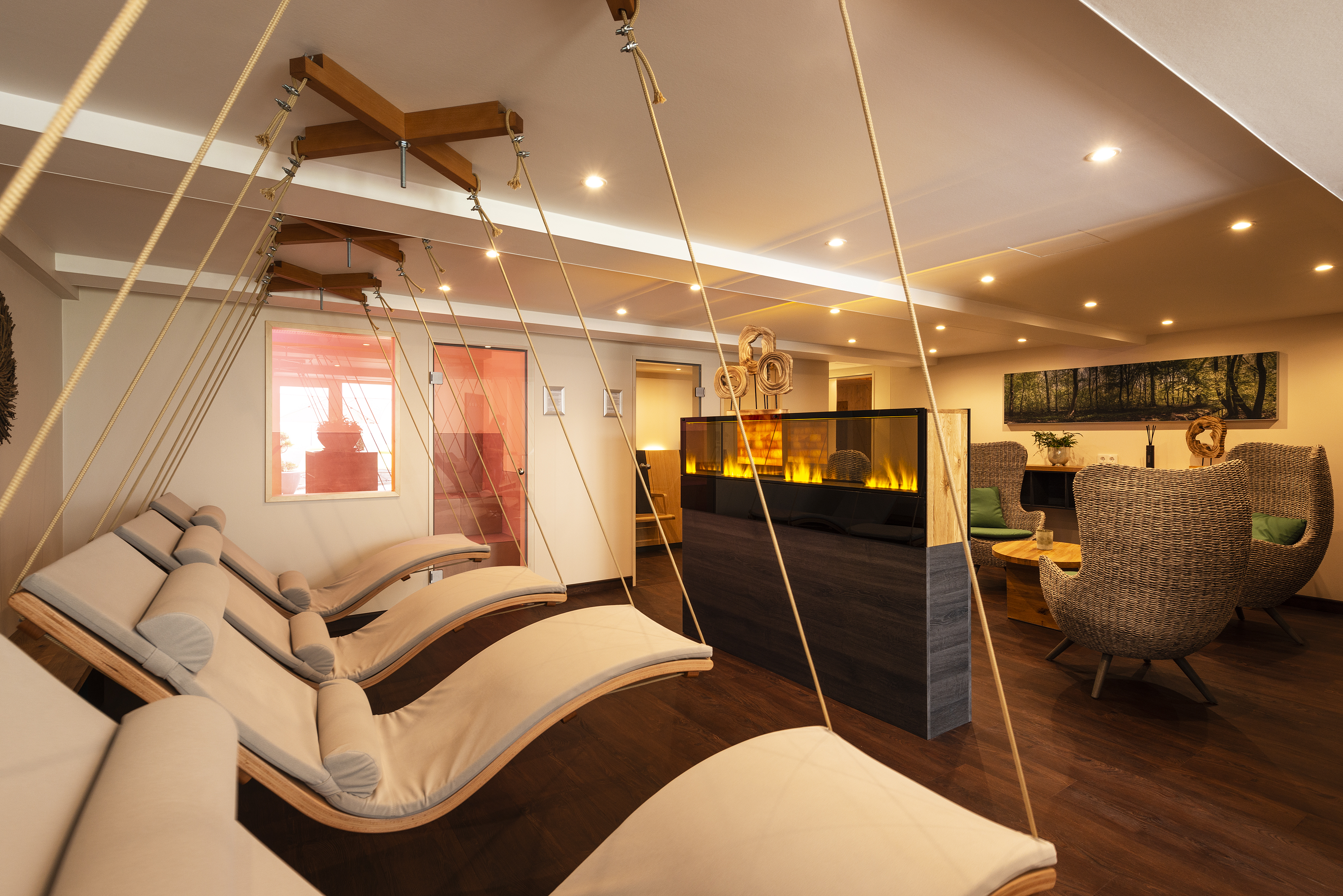 Wellnessurlaub - WaldSpa - Entspannungszone mit Kaminfeuer - MUNTE - Wellnesshotel am Stadtwald - MUNTE - Wellnesshotel am Stadtwald