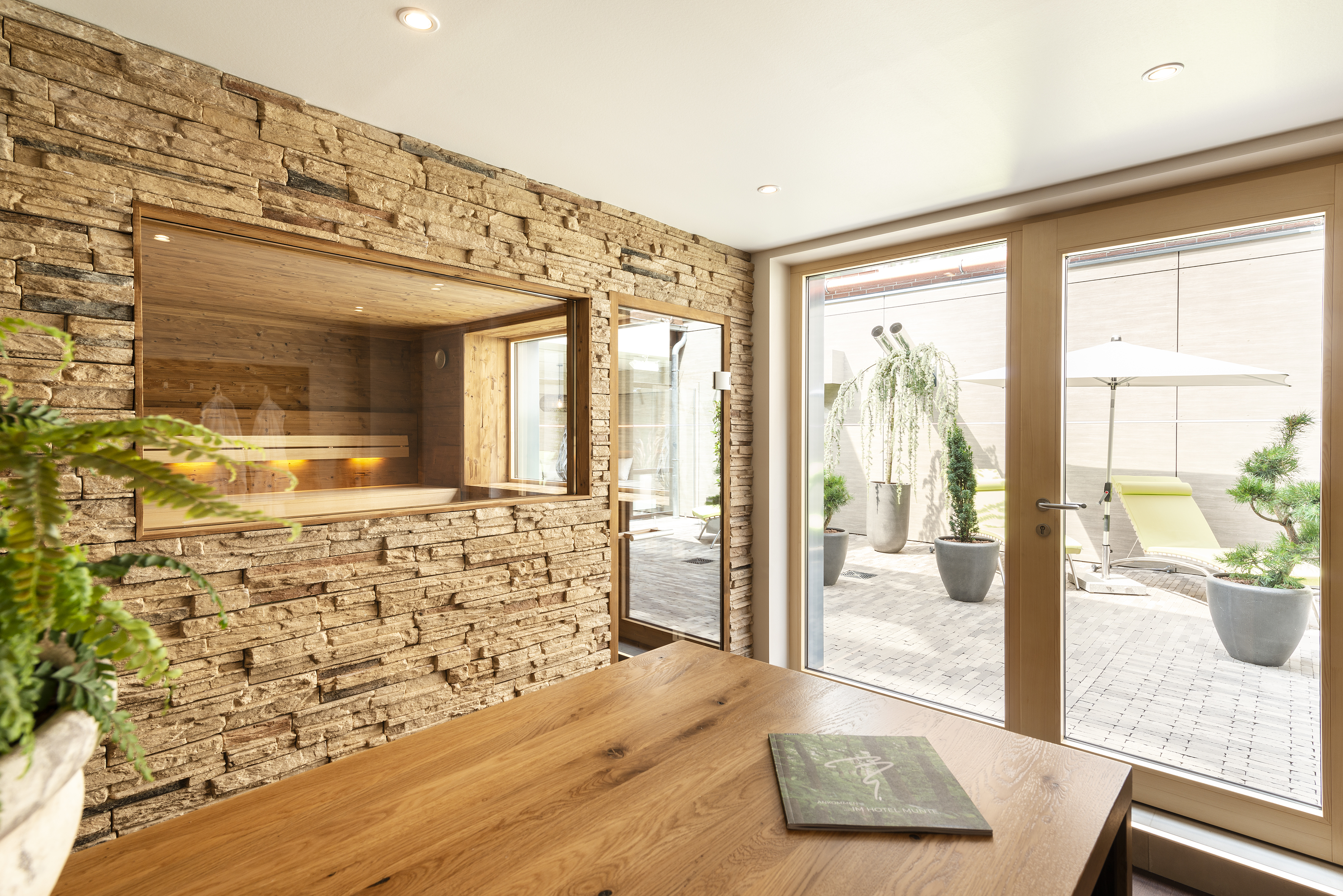 Wellnessurlaub - WaldSpa - Textilsauna und Außenbereich - MUNTE - Wellnesshotel am Stadtwald - MUNTE - Wellnesshotel am Stadtwald