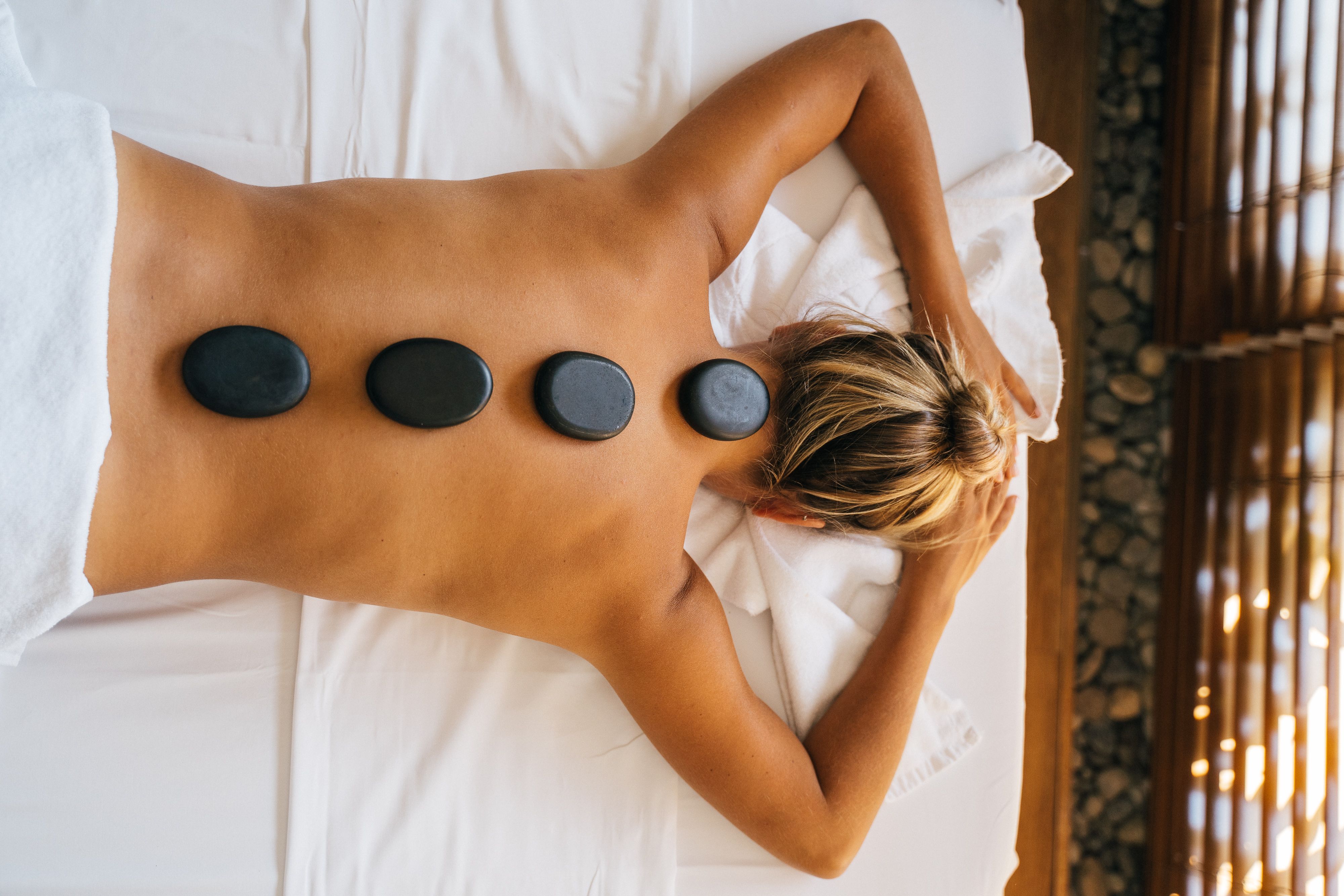 Sieben Welten Hotel & Spa Resort Massagen im Detail Hot Stone Massage, 60 Min.