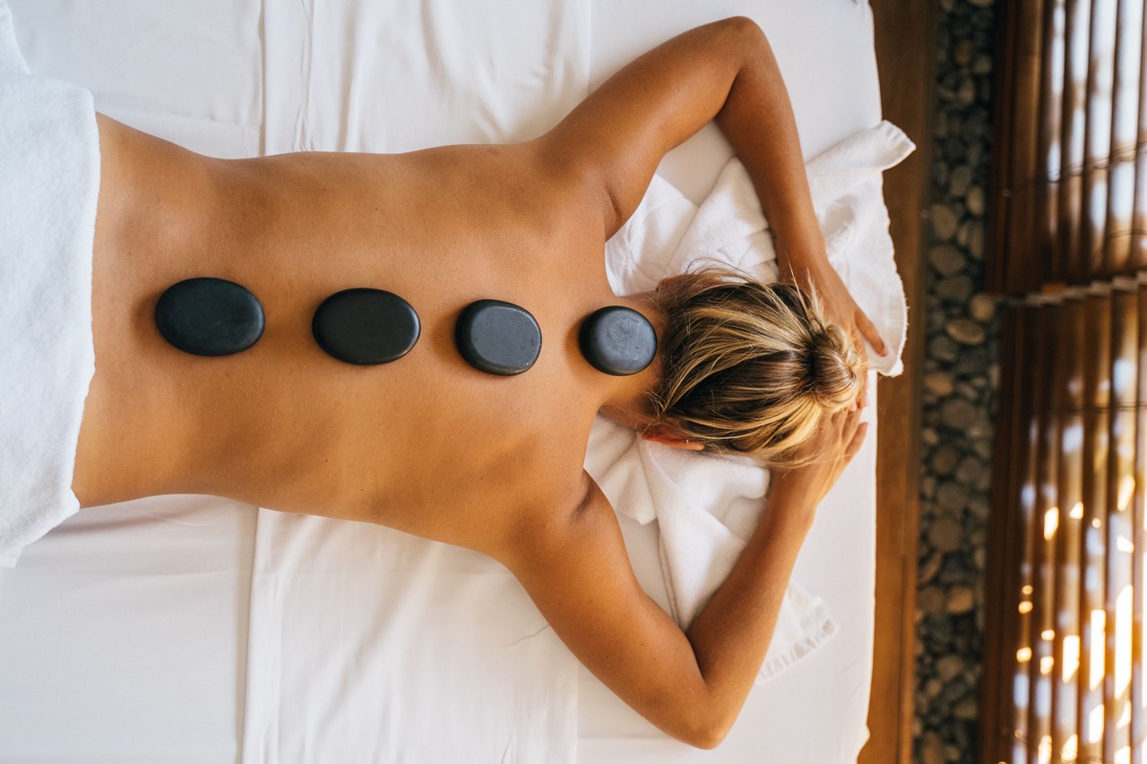 Sieben Welten Hotel & Spa Resort Massagen im Detail Hot Stone Massage, 60 Min.