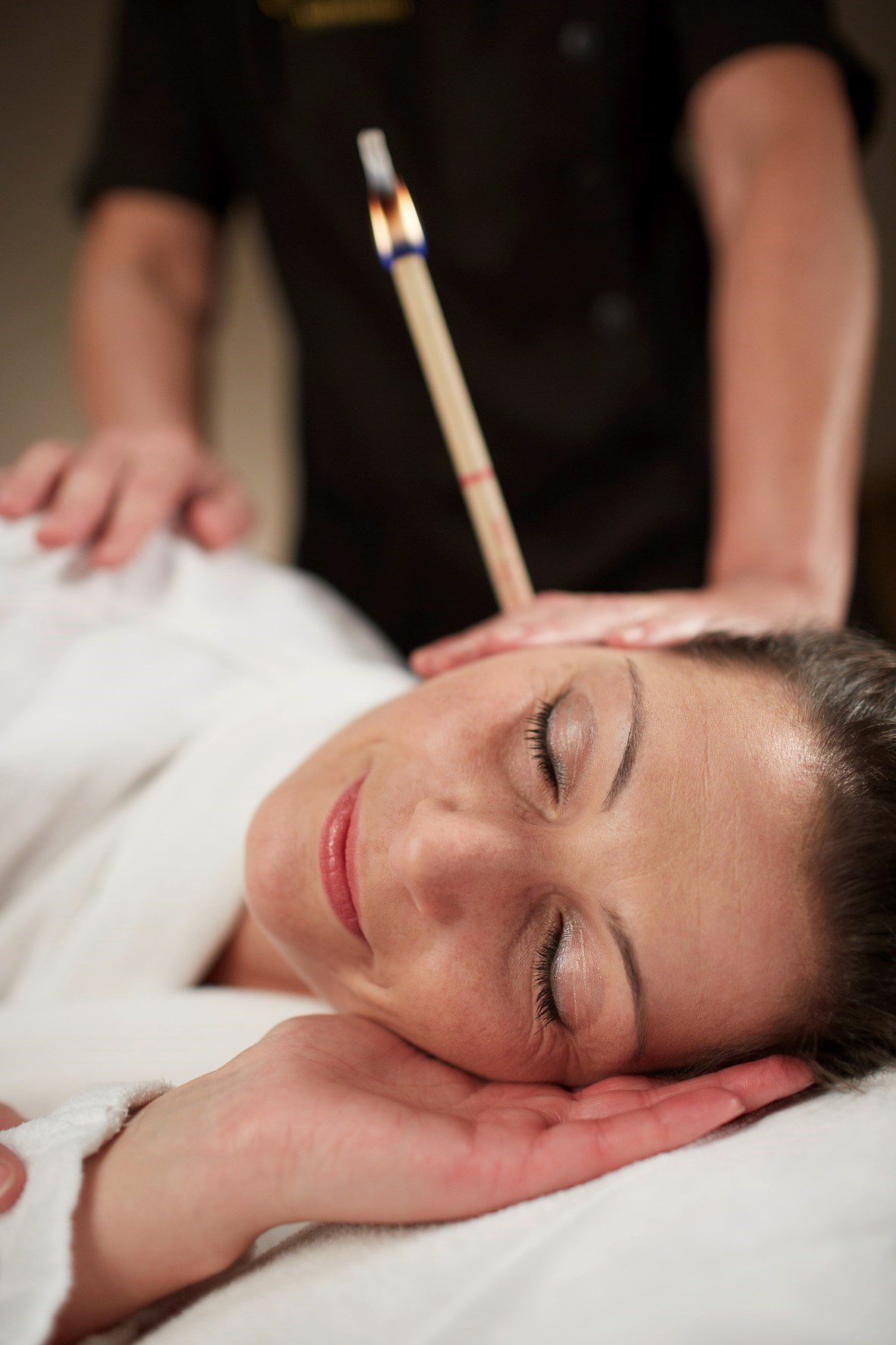 Göbel´s Landhotel Massagen im Detail Ohrenkerzenbehandlung