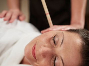 Göbel´s Landhotel Massagen im Detail Ohrenkerzenbehandlung
