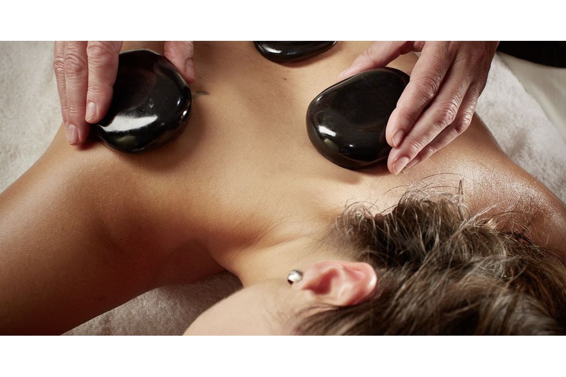 Wellnesshotel: Hot-Stone-Massage - Göbel´s Landhotel
