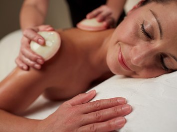 Göbel´s Schlosshotel " Prinz von Hessen " Massagen im Detail Venusmuschel-Massage