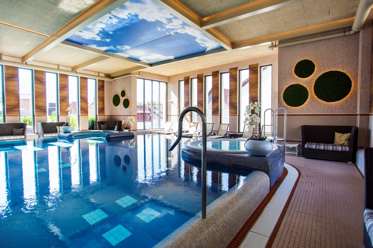 Göbel´s Schlosshotel " Prinz von Hessen " Saunen und Bäder im Detail Innenpool