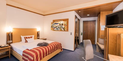 Wellnessurlaub - Whirlpool - Hessen - Zimmerbeispiel Junior-Doppelzimmer als Einzelzimmer - Göbel´s Schlosshotel " Prinz von Hessen "